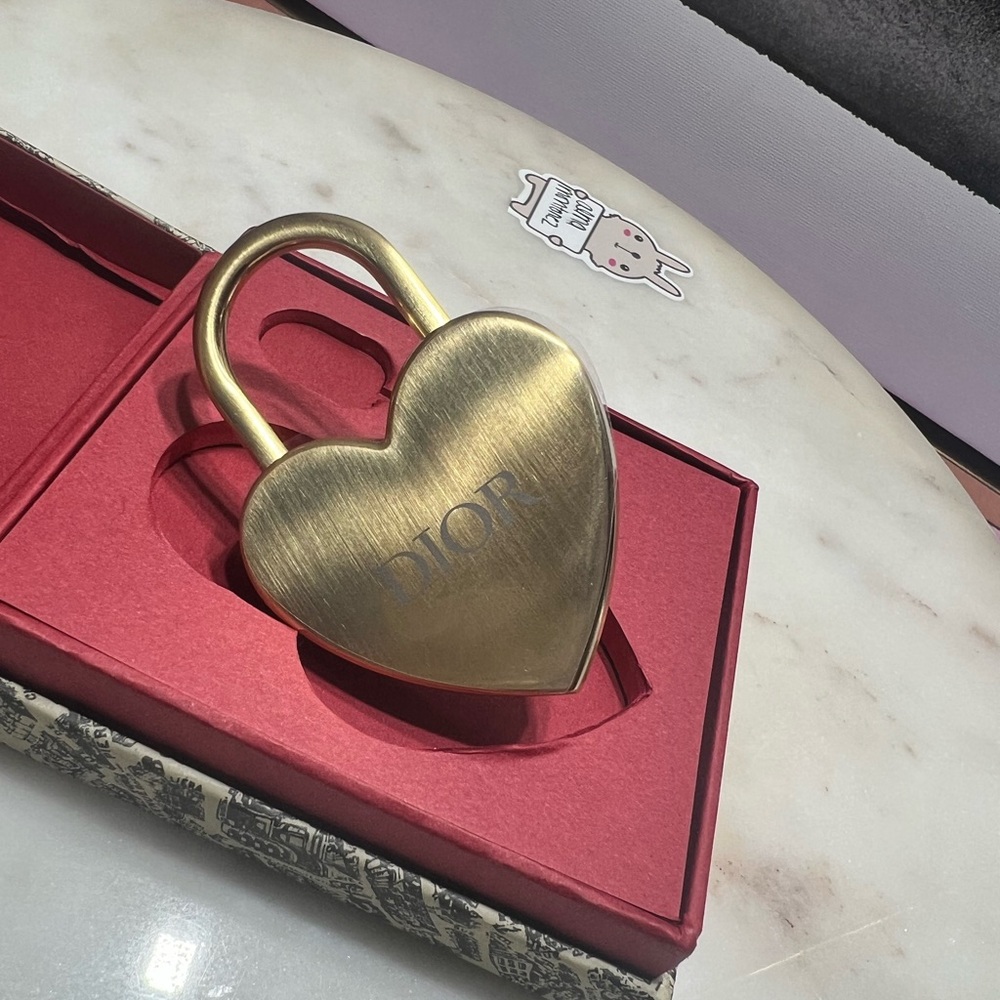 Dior Gold Heart Lock and Key Set limited edition NWT - Picture 5 of 7